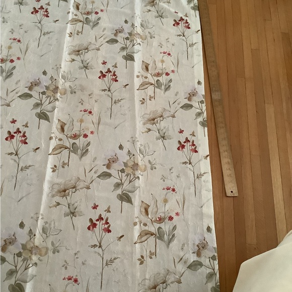 Country Curtains gorgeous, lightweight curtains - Picture 3 of 5